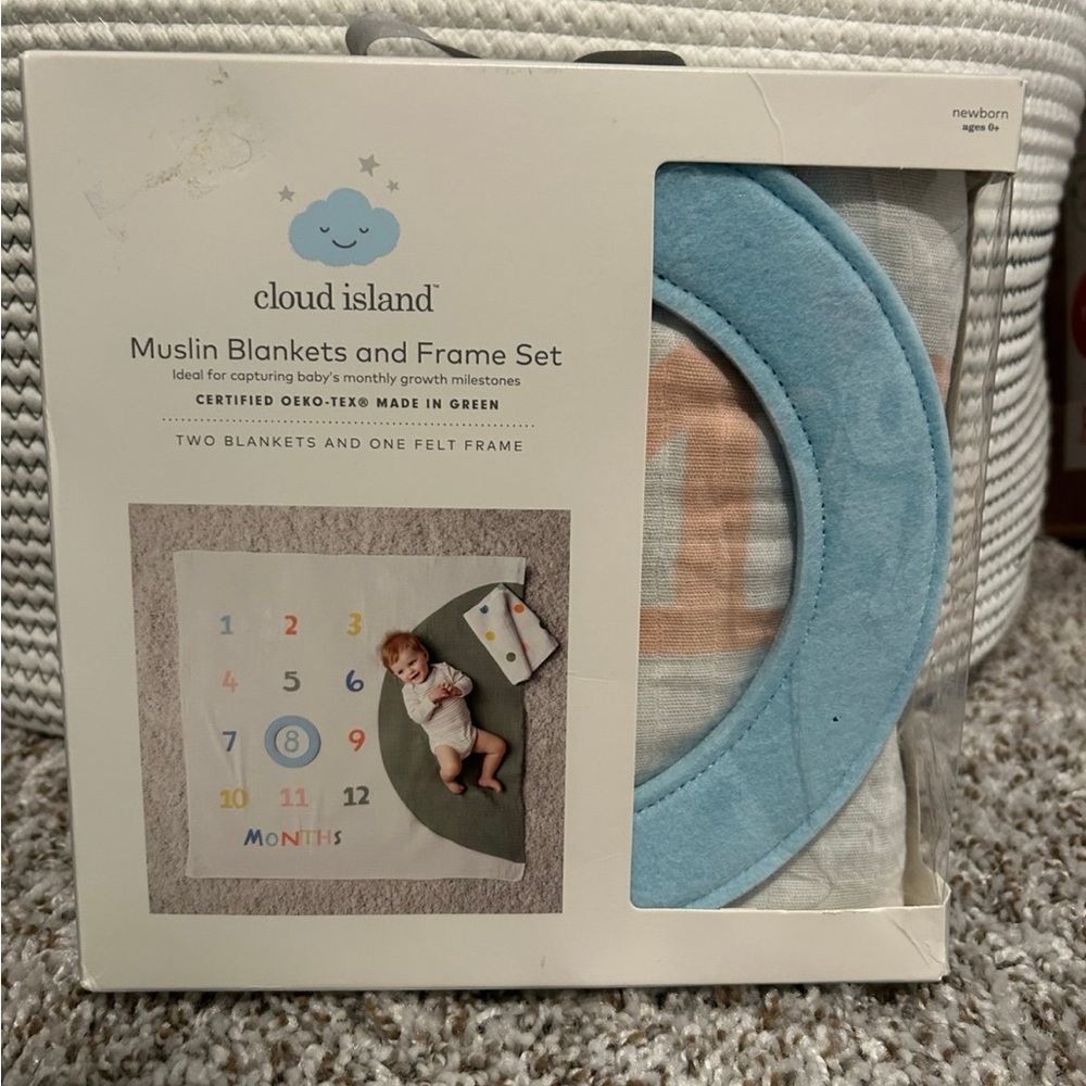 Cloud Island Blue and White Muslin Blanket Set
